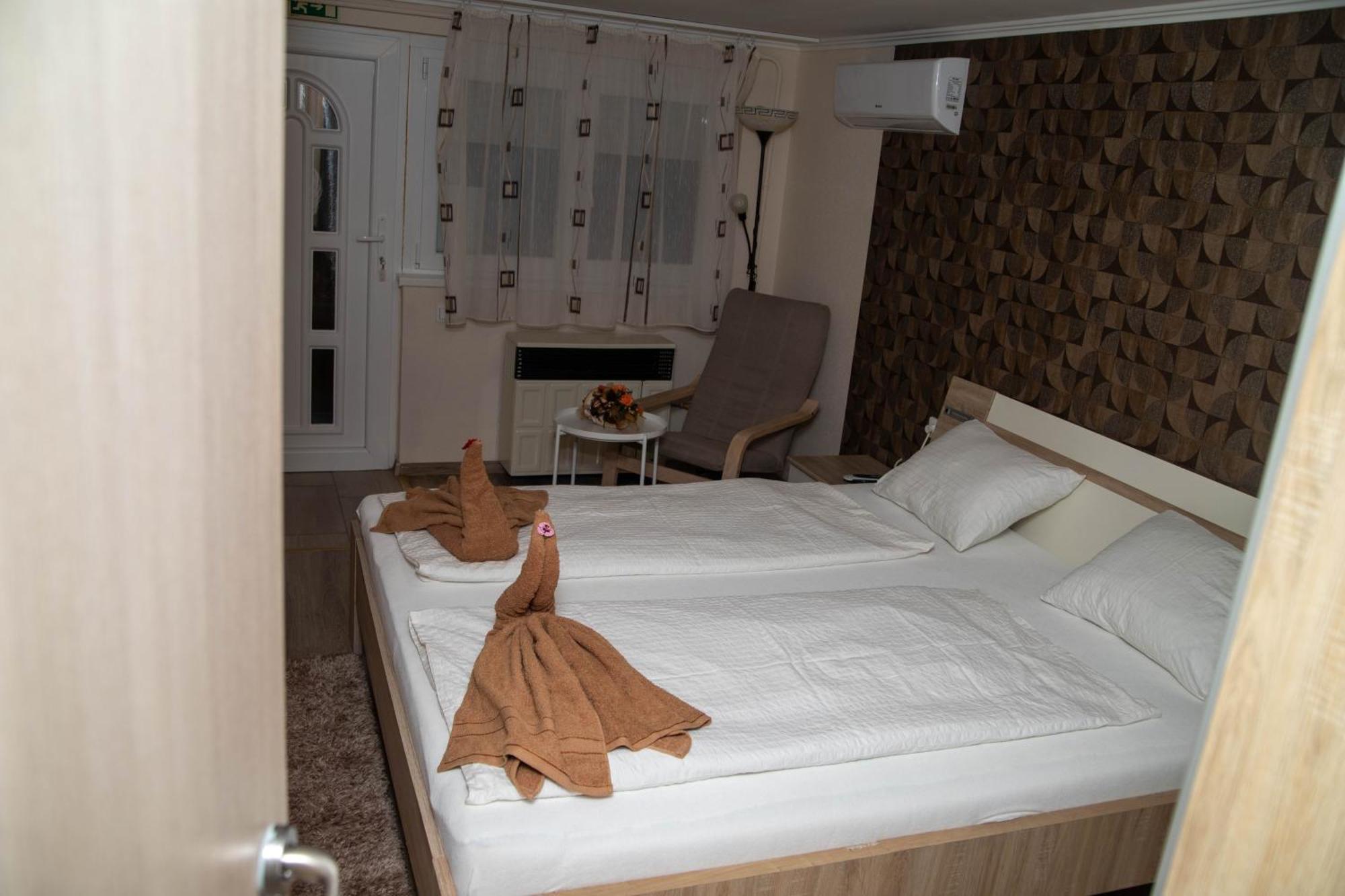Boroka Vendeghaz Turkeve Hotel ภายนอก รูปภาพ