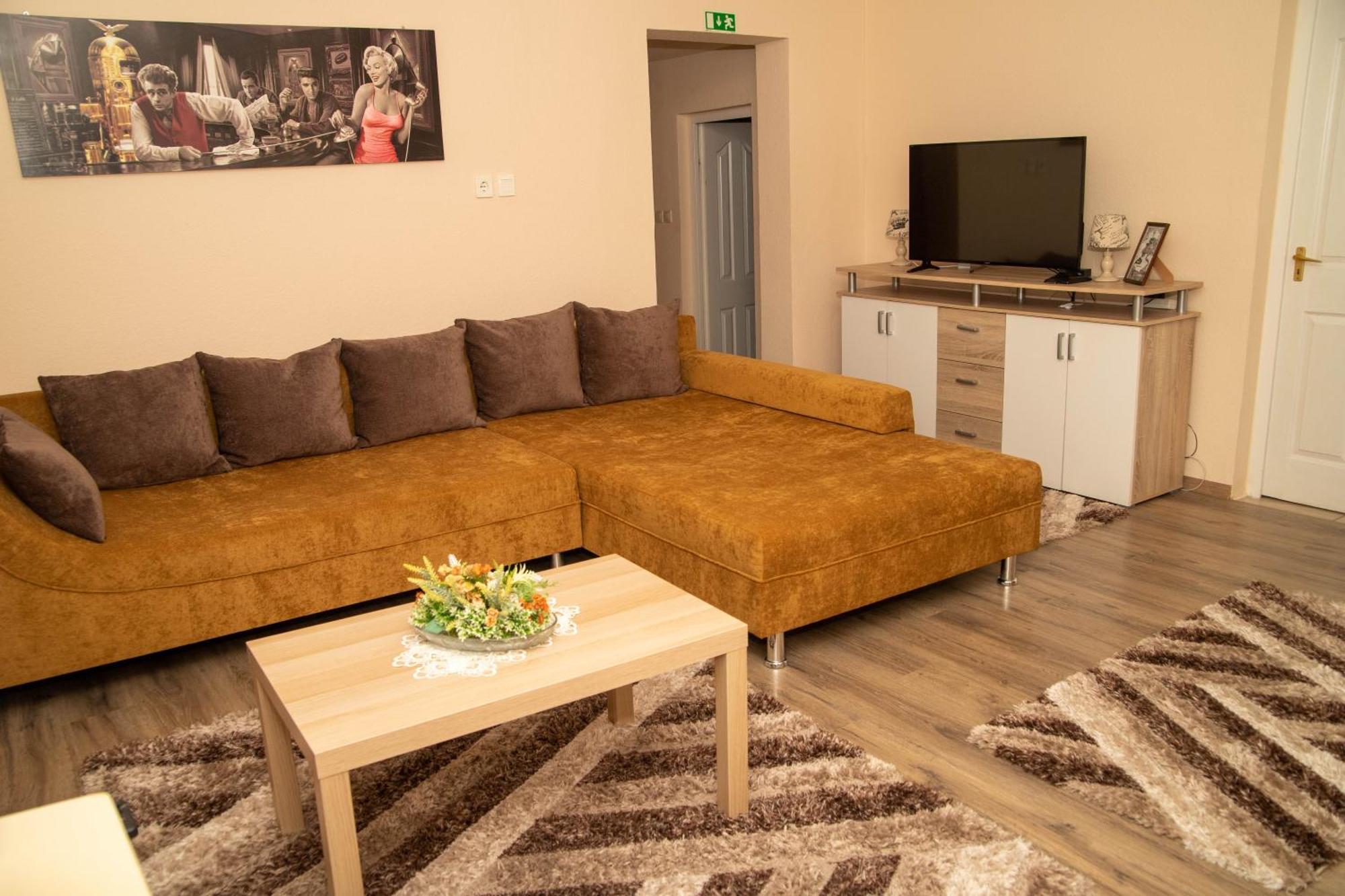 Boroka Vendeghaz Turkeve Hotel ภายนอก รูปภาพ